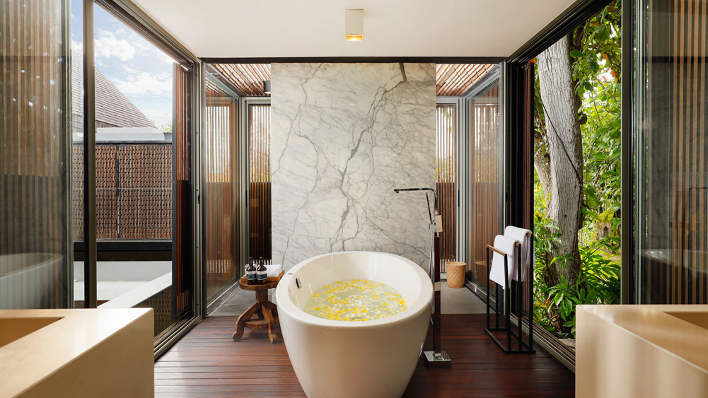 Villa Svarga - Opulent master bedroom north ensuite bathroom